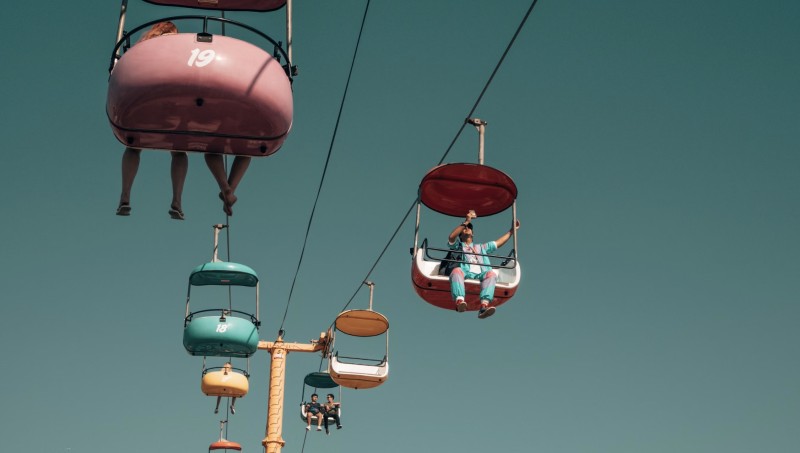 La nostalgia ci rende incapaci di immaginare un futuro cover