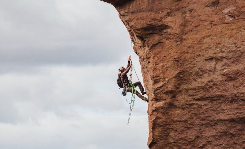 L’indipendente, l’intraprendente, l’interdipendete a altri bla bla bla… cover