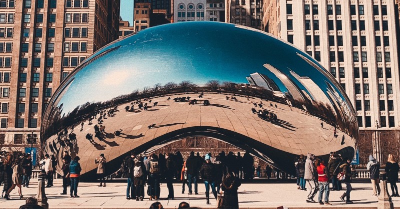 Per lo spettatore emancipato, la distanza diventa un atto intellettuale cover