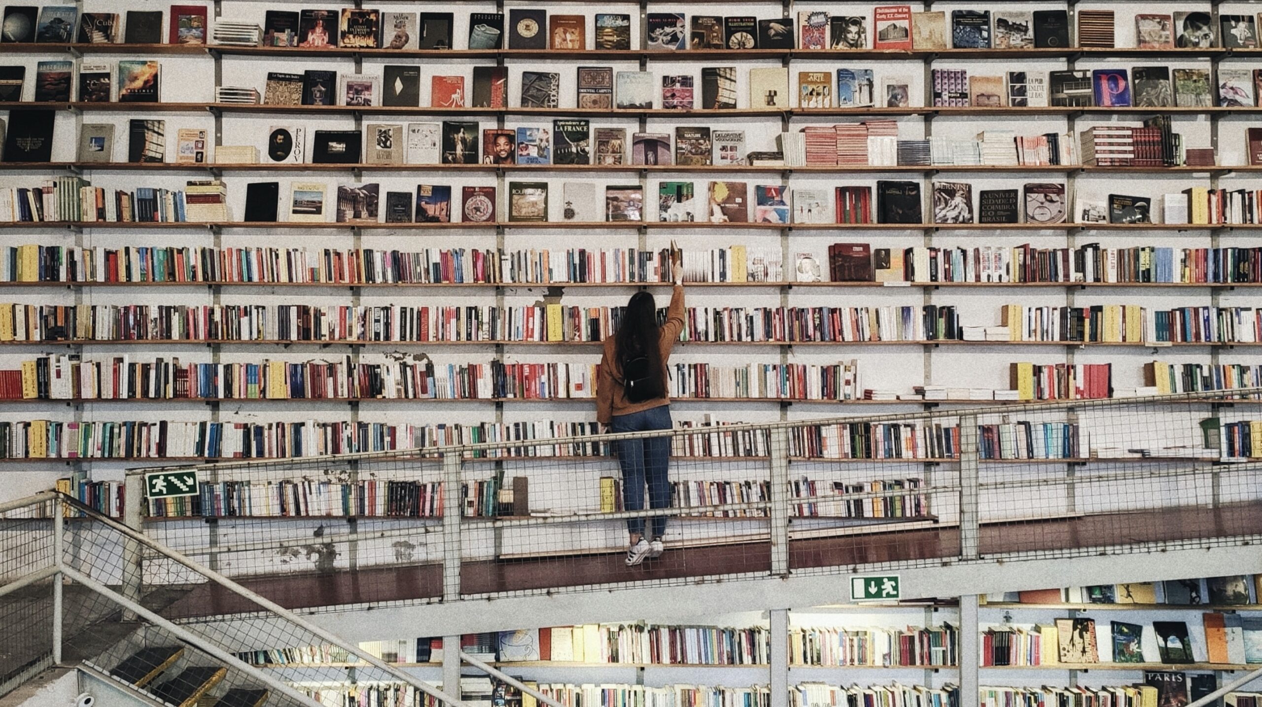 Ripensare biblioteche e servizi culturali per il benessere dei giovani -  cheFare