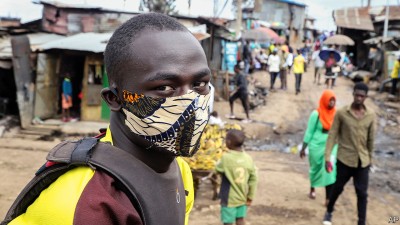 La pandemia esplode nei luoghi più fragili del mondo, dove mancano acqua e casa cover
