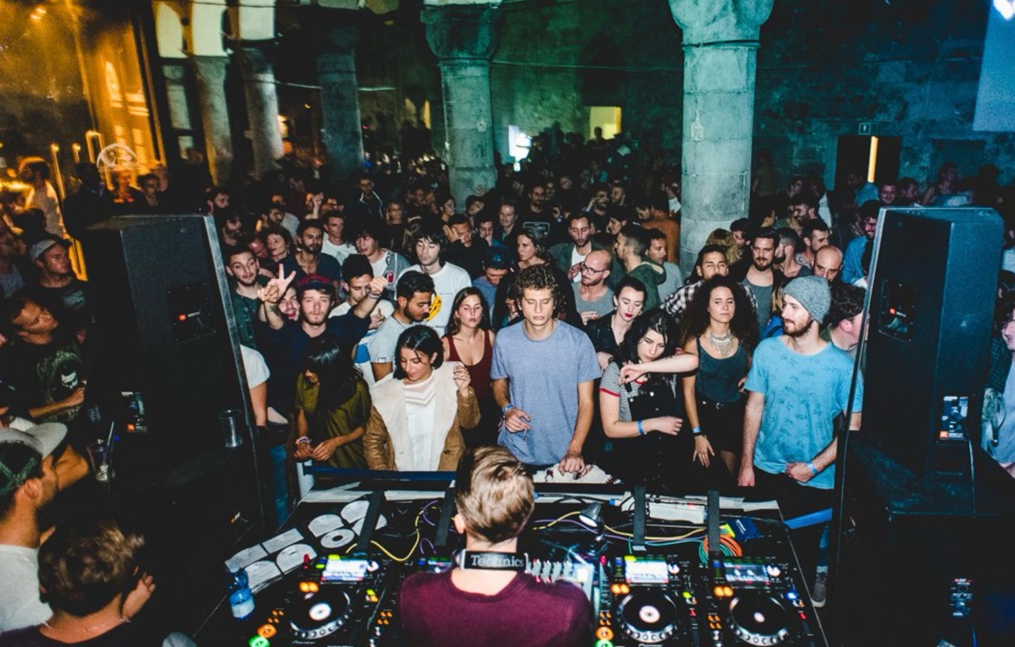 Immagine che contiene vestiti, persona, Viso umano, uomo

Il contenuto generato dall'IA potrebbe non essere corretto.