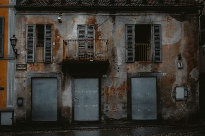 Il corpo continua a infestare i luoghi cover