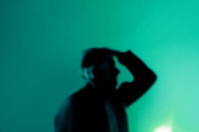 Le condizioni di lavoro di chi scrive per la scena in Italia cover