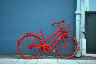 La bicicletta, uno strumento contro l’astrazione: intervista a Marc Augé cover