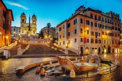 Come la paranoia del "decoro" sta rovinando le più belle città italiane cover