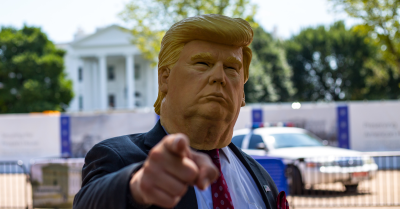 Donald Trump sta delegittimando la democrazia facendo il troll cover