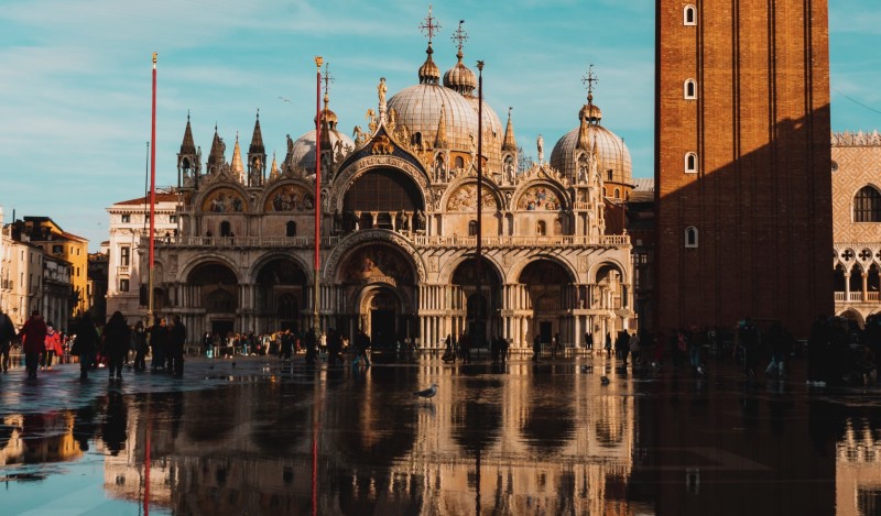 Venezia è in apnea, per ripensare il turismo serve una nuova residenzialità cover