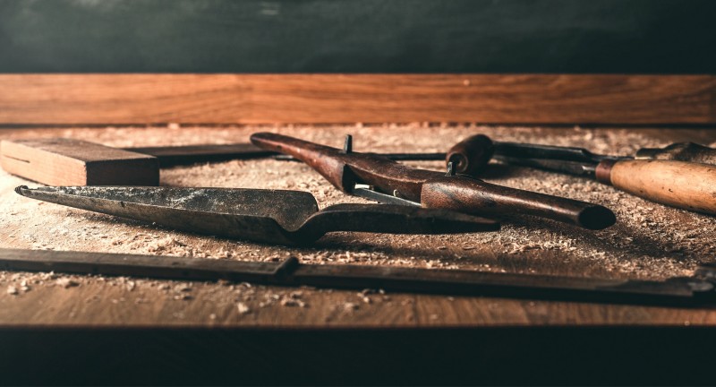 Sono un editor letterario, e falegname — uso la stessa logica manuale per entrambi cover