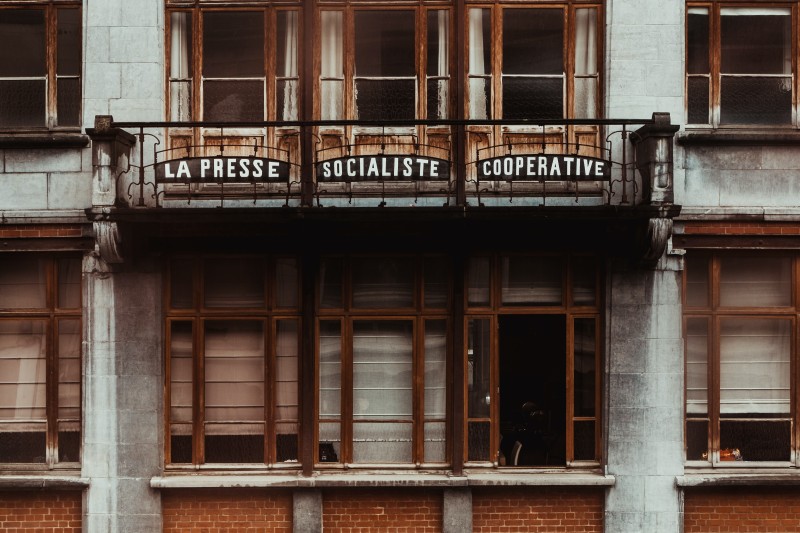 Spazi contesi e politiche urbane cover